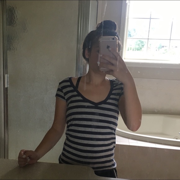 🌼•V-NECK STRIPED TEE•🌼 - Picture 1 of 4